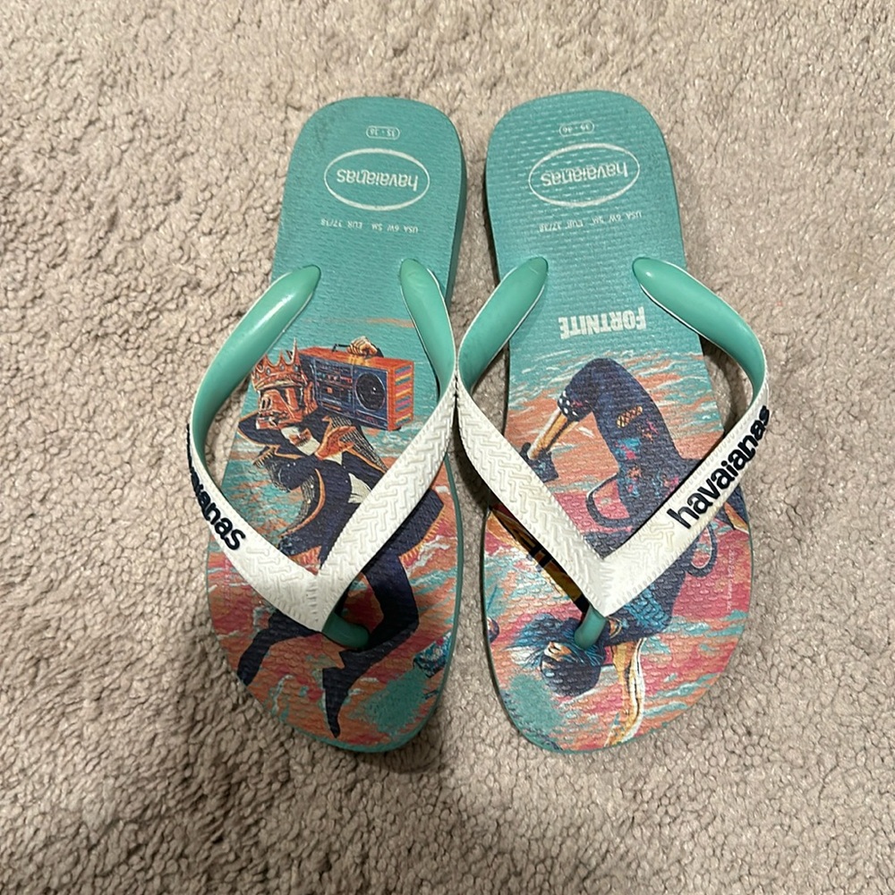 Havianas green flip flops size 5M